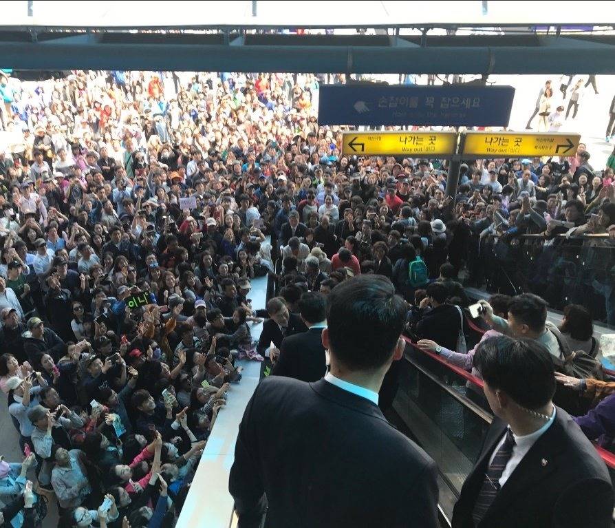 익산역 떠나는 문재인..jpg | 인스티즈