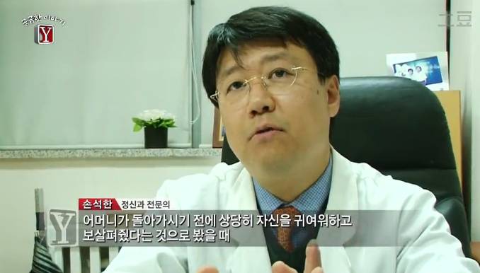 유모차 탄 아기들을 마음대로 만지고 다니는 여자 | 인스티즈