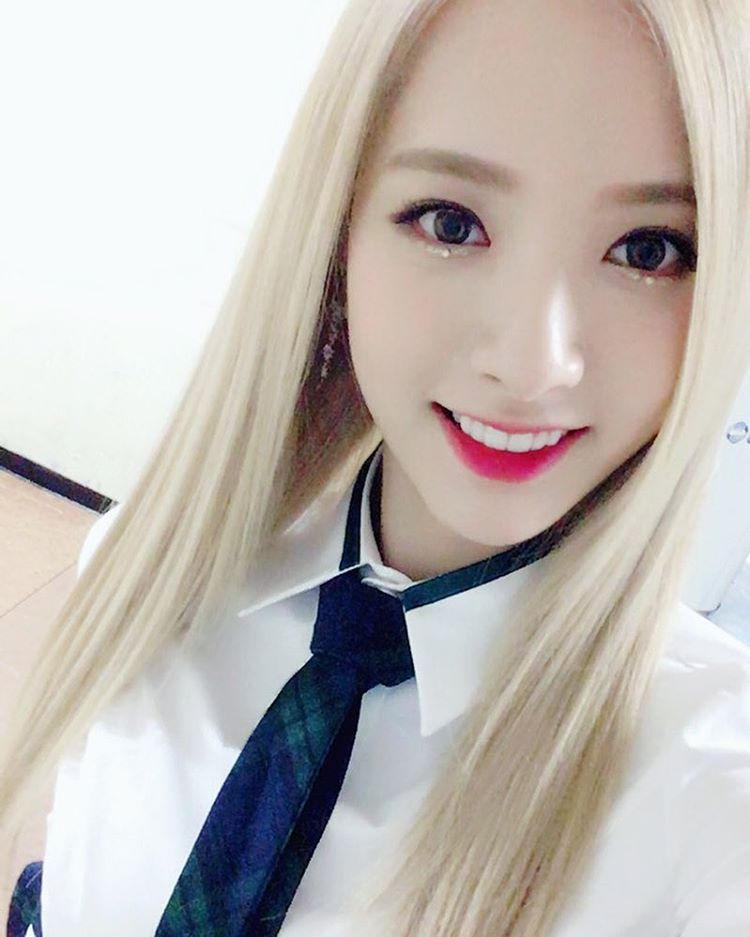 우주소녀 보나 금발머리 시절.gif | 인스티즈