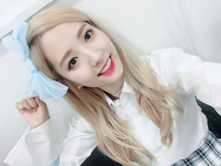 우주소녀 보나 금발머리 시절.gif | 인스티즈