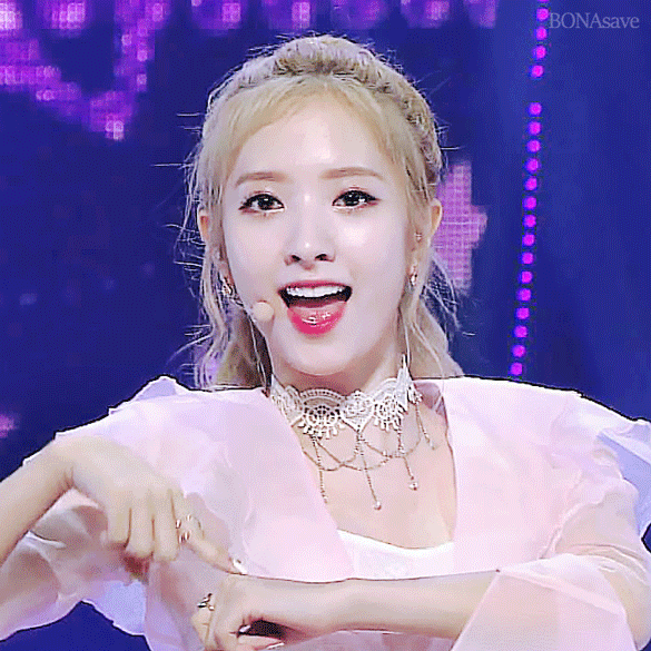 우주소녀 보나 금발머리 시절.gif | 인스티즈
