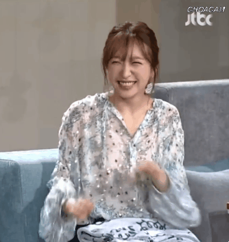 토크쇼에서 야놀자 춤추는 하니.gif | 인스티즈