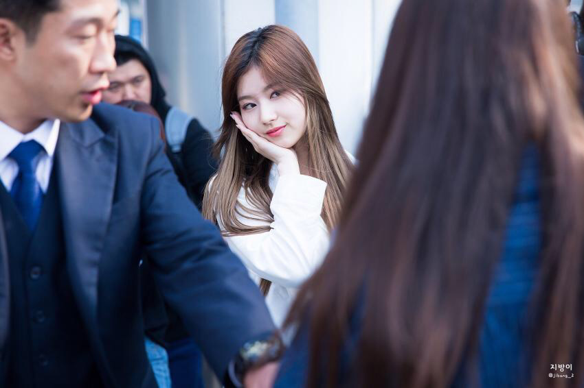 170430 인천공항 입국하는 미나 | 인스티즈