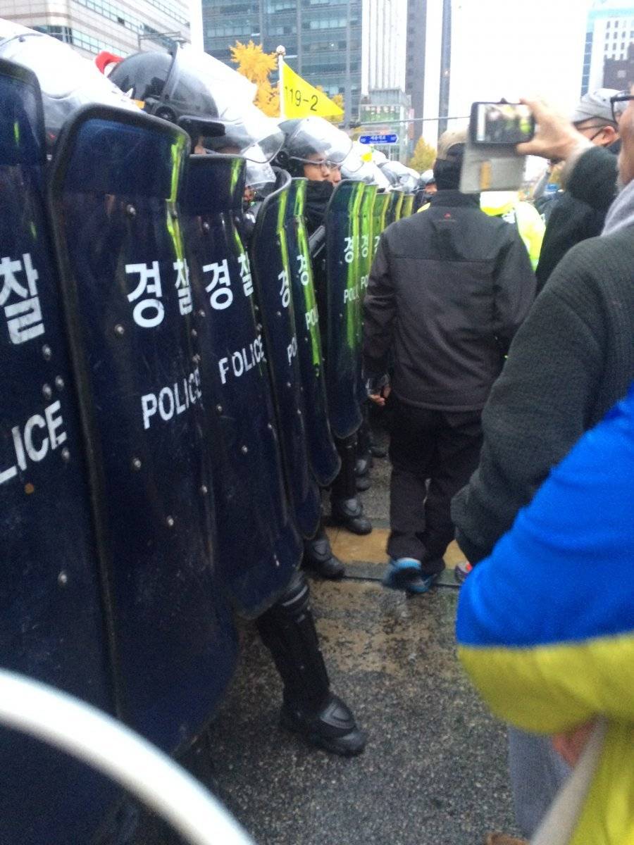 4시부터 시민 시위대 제일 앞에 있던 분의 글.jpg | 인스티즈