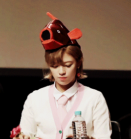 물고기 모자 쓴 정연.gif | 인스티즈