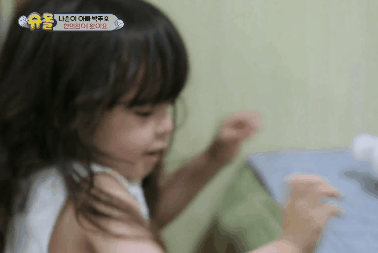 부상당한 아빠 보면서 속상한 나은이.gif | 인스티즈