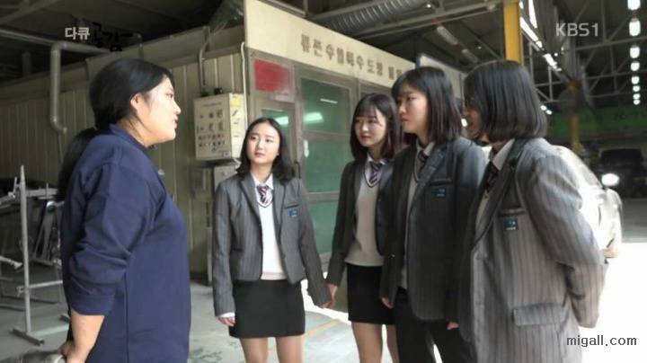 자동차 정비 기술 배우는 여학생들 | 인스티즈