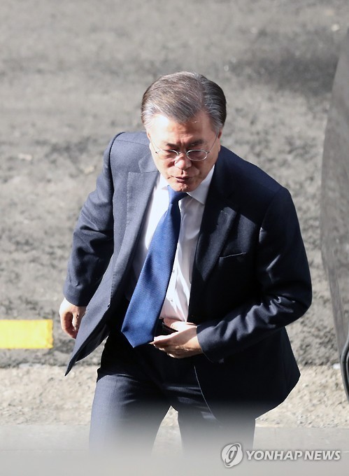 간담회장 향하는 문재인 전 대표 | 인스티즈