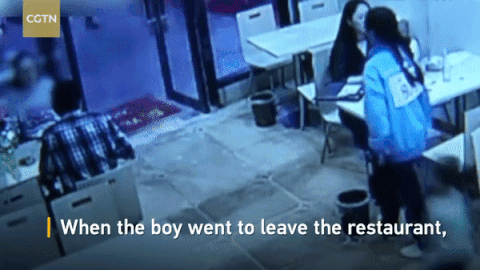 중국 식당에서 어린이한테 다리거는 | 인스티즈