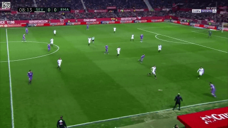 모드리치 퍼스트터치 ㄷㄷ.gif | 인스티즈