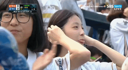 커뮤에서 난리났던 자연미인 떡잎 여학생.gif | 인스티즈