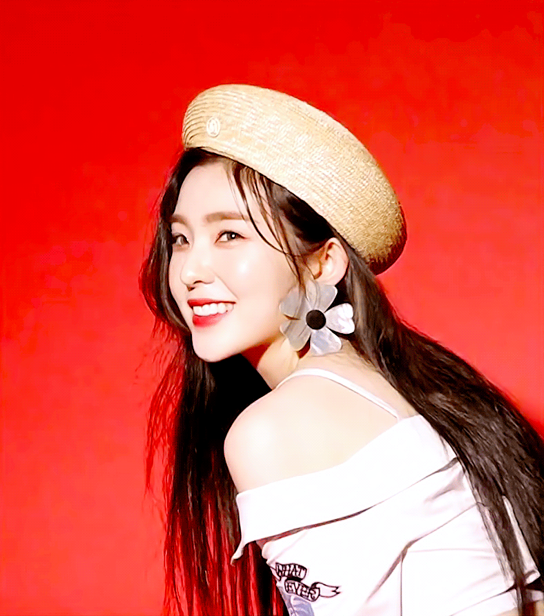 경례하는 아이린.gif | 인스티즈