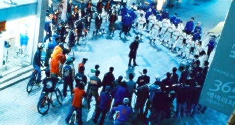 도망가고 있는데....사방이 막혀버렸다.. | 인스티즈