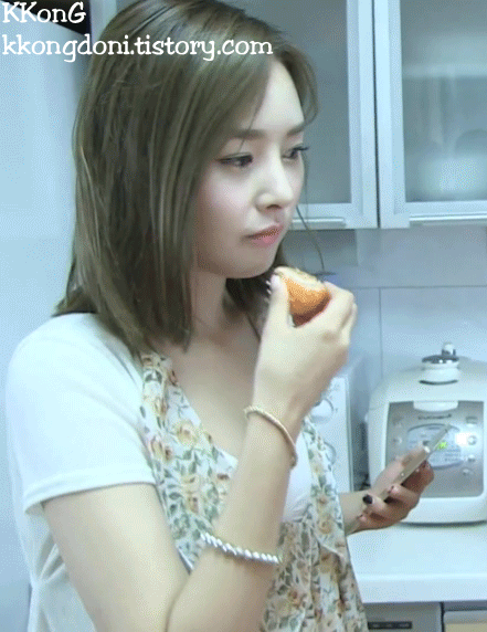 귤먹는 우희.gif | 인스티즈