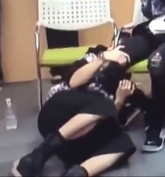 데뷔 이후 최고의 위기를 맞은 갓세븐.jyp | 인스티즈