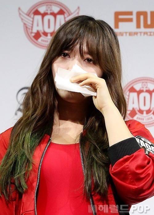 눈물 흘리는 AOA 멤버들 | 인스티즈