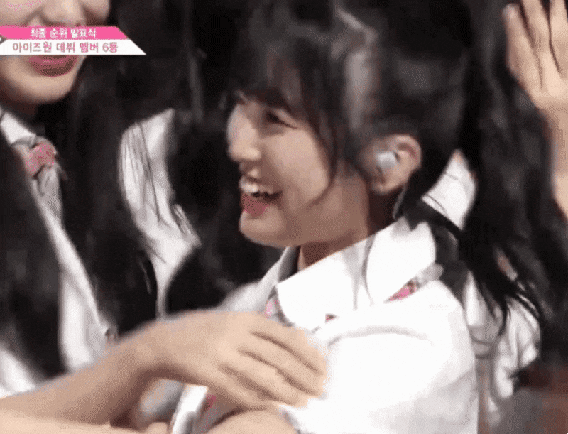 아이즈원 데뷔확정되고 사쿠라한테 안기는 나코 .gif (프로듀스48) | 인스티즈