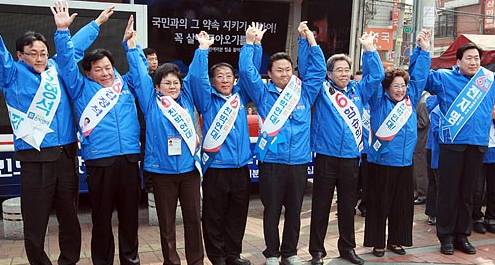 국내 최초 M&A 정당(?) 친박연대.JPG | 인스티즈