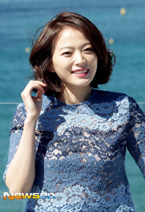 160519 칸 바다와 깔맞춤한 시스루를 입은 천우희 | 인스티즈