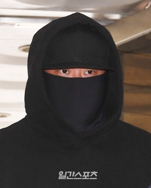 오늘자 법원 출석하러 가는 가수 길 | 인스티즈