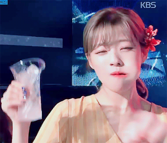 트와이스 정연이 레전드 찍던날.gif | 인스티즈