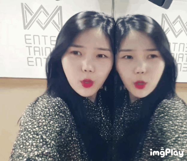 [아이돌] [오마이걸] 거울에 얼굴 문대는 효정.gif 17mb | 인스티즈
