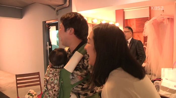 [다큐3일] 어버이날 선물로 양가 부모님께 리마인드 웨딩촬영 선물한 부부.jpg | 인스티즈