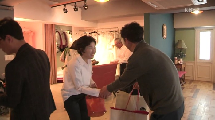 [다큐3일] 어버이날 선물로 양가 부모님께 리마인드 웨딩촬영 선물한 부부.jpg | 인스티즈