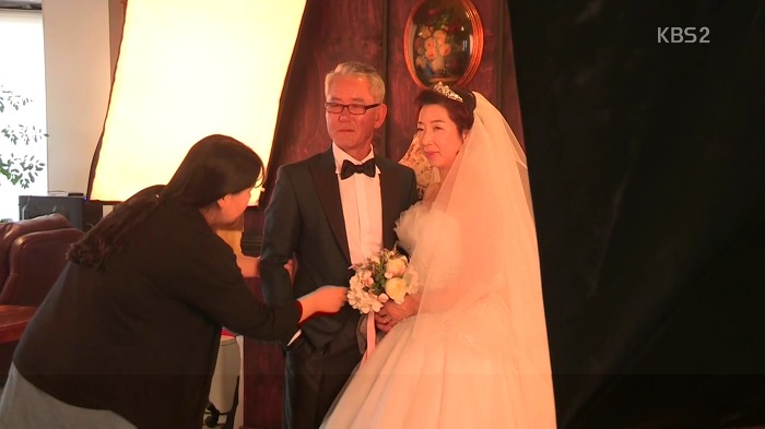 [다큐3일] 어버이날 선물로 양가 부모님께 리마인드 웨딩촬영 선물한 부부.jpg | 인스티즈