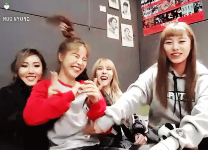 카리스마 넘치는 마마무 리더 | 인스티즈