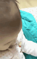 아기한테 손가락하트 알려주는 아빠 | 인스티즈