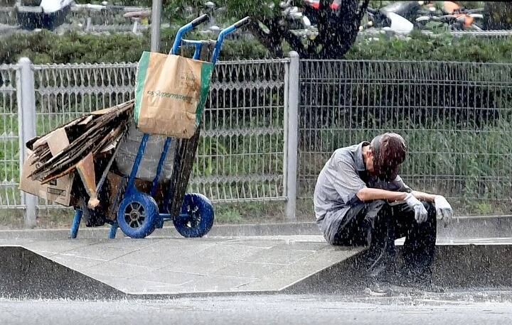 소나기때문에 박스 못파신 할아버지.jpg | 인스티즈