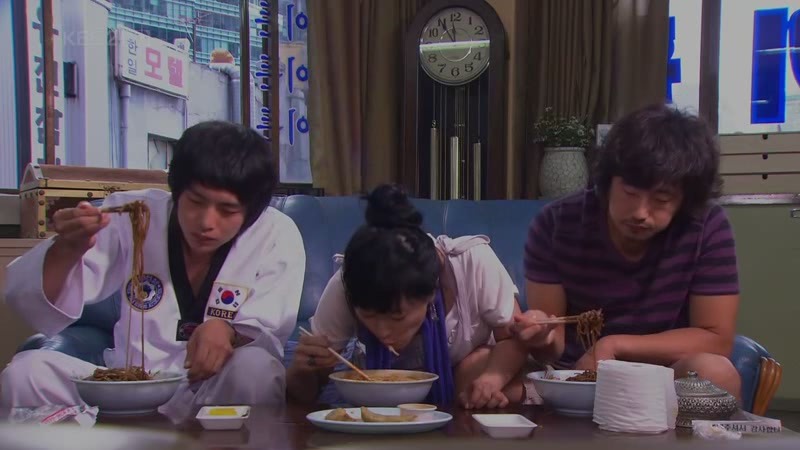 [얼렁뚱땅흥신소] 유독 중국음식 먹방이 많이 나오는 드라마 | 인스티즈