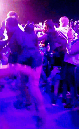 팬 밀치고 가는 아이돌가수 | 인스티즈