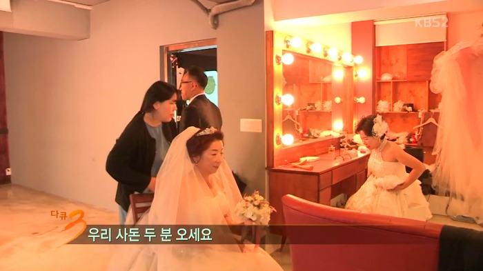 [다큐3일] 어버이날 선물로 양가 부모님께 리마인드 웨딩촬영 선물한 부부.jpg | 인스티즈