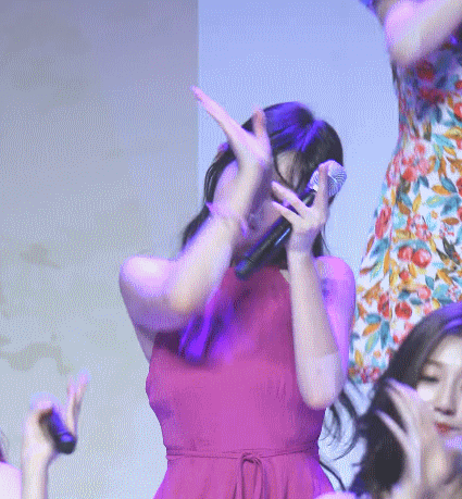 2018.08.18 14:27 서지수 분홍 원피스 | 인스티즈