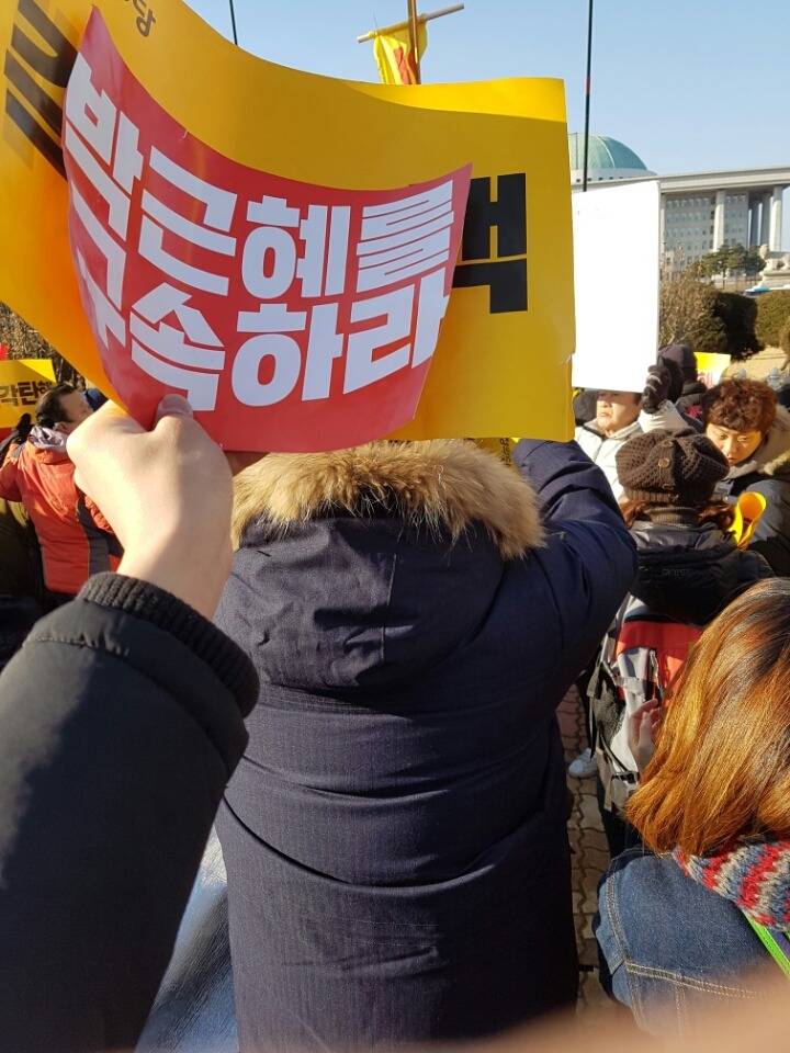 현장에서 탄핵 가결 확인했습니다 ㅎㅎ | 인스티즈