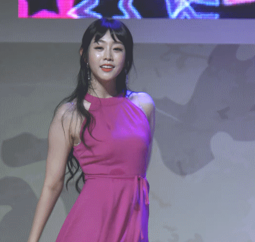 2018.08.18 14:27 서지수 분홍 원피스 | 인스티즈