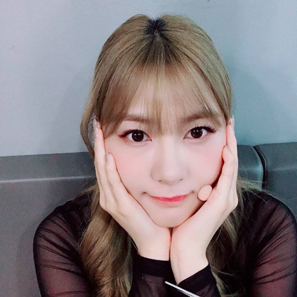 [에이핑크] 아몬드 초콜릿이 먹고싶어서 하영이 | 인스티즈
