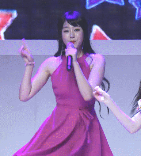 2018.08.18 14:27 서지수 분홍 원피스 | 인스티즈