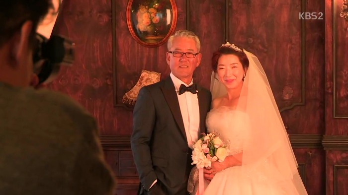 [다큐3일] 어버이날 선물로 양가 부모님께 리마인드 웨딩촬영 선물한 부부.jpg | 인스티즈