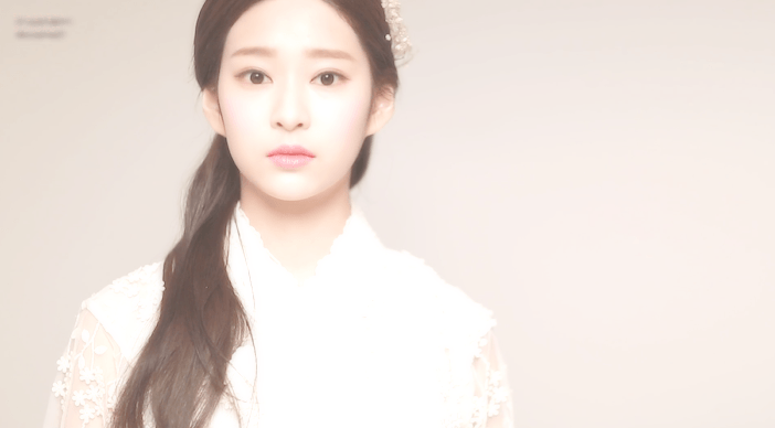 아이즈원 김민주 화장품 광고.gif | 인스티즈