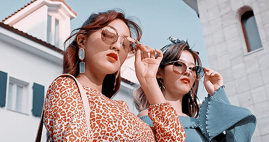 쇼핑하러가는 지효,사나.gif | 인스티즈