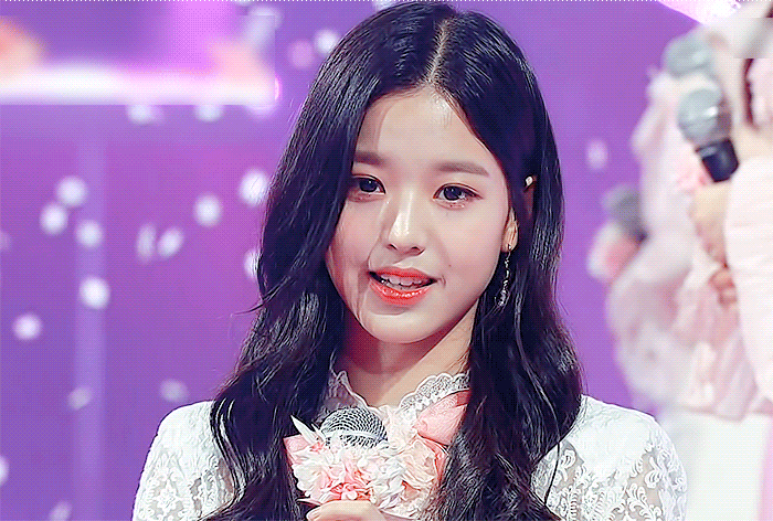 역대급 미모를 자랑하는 아이즈원 센터 장원영 | 인스티즈