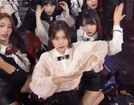 자꾸 만지는 강혜원 | 인스티즈