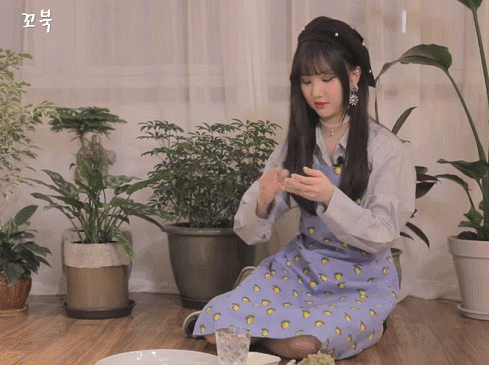 예쁘게 만두 만드는 여자친구 은하.gif | 인스티즈