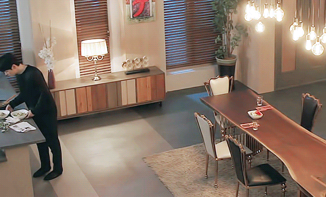 [시간] 시력 잃어가는 와중에도 여주 밥 차려주는 남주 gif | 인스티즈