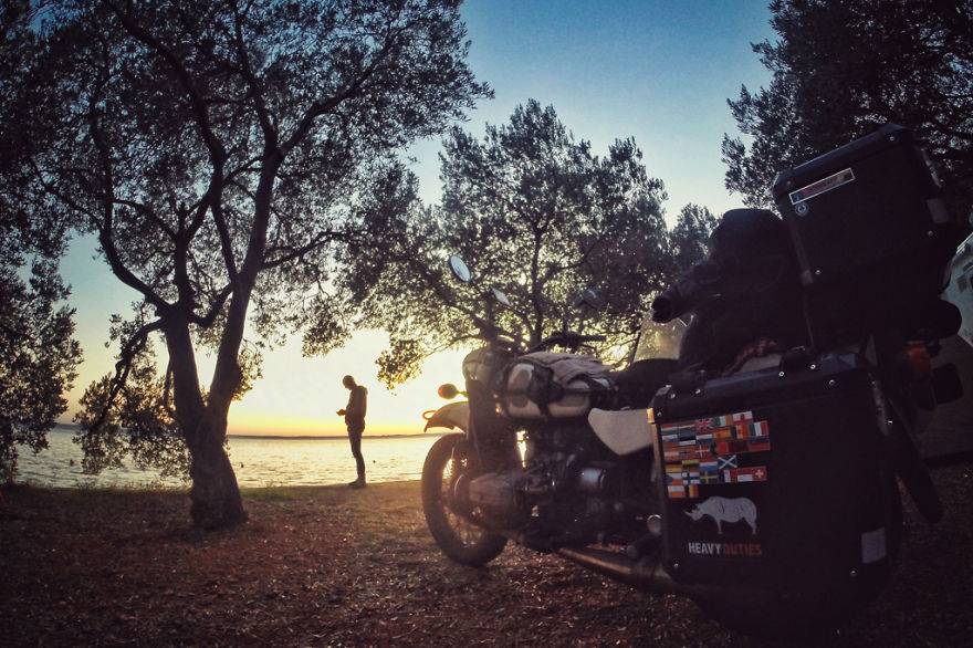 우리는 4개월간 사이드카를 타고 유럽의 41개국을 달렸다 | 인스티즈