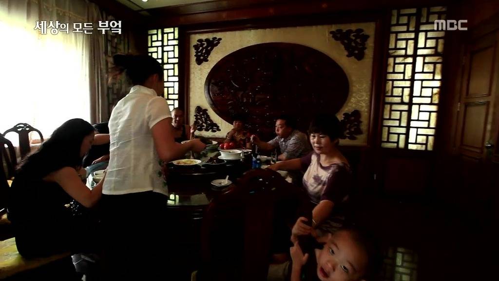 흔한 중국부자의 밥먹는 스케일.jpg | 인스티즈