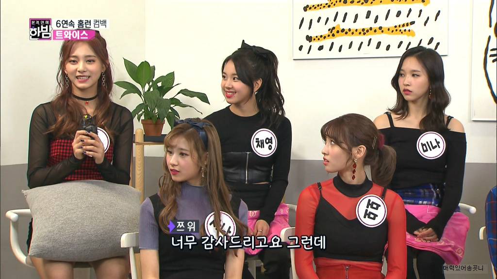 인터뷰중에 사심이 나온 리포터.jpgif | 인스티즈